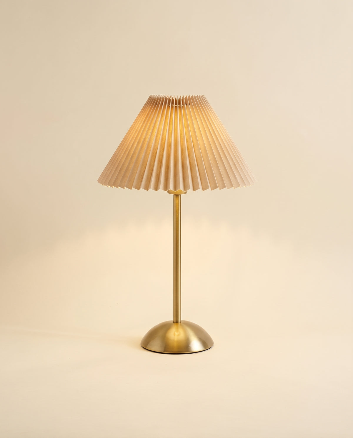 Cordless pleated table lamp with beige shade and gold base